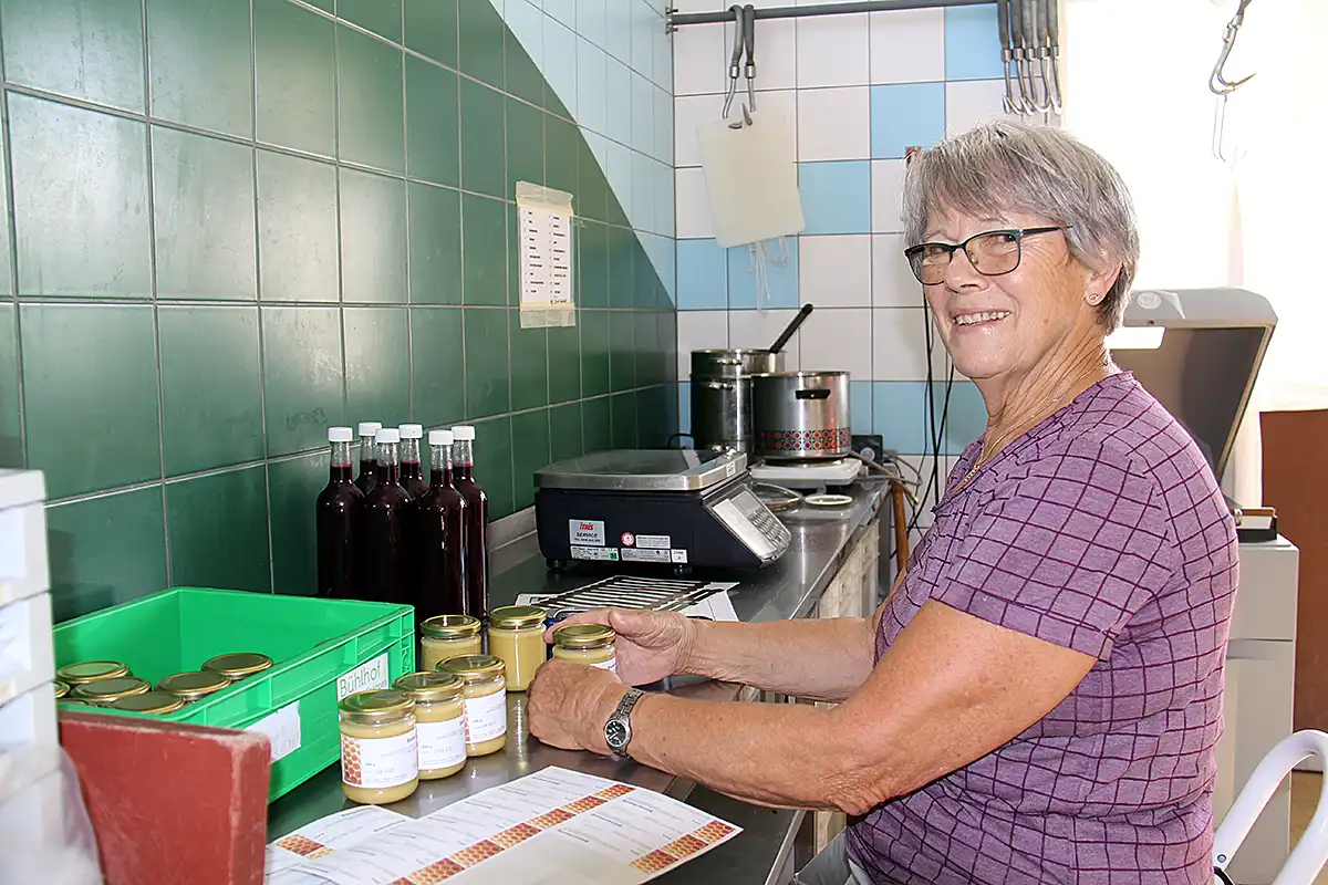 Agnes-Etikettiert-Honig-Buehlhof-Greppen2